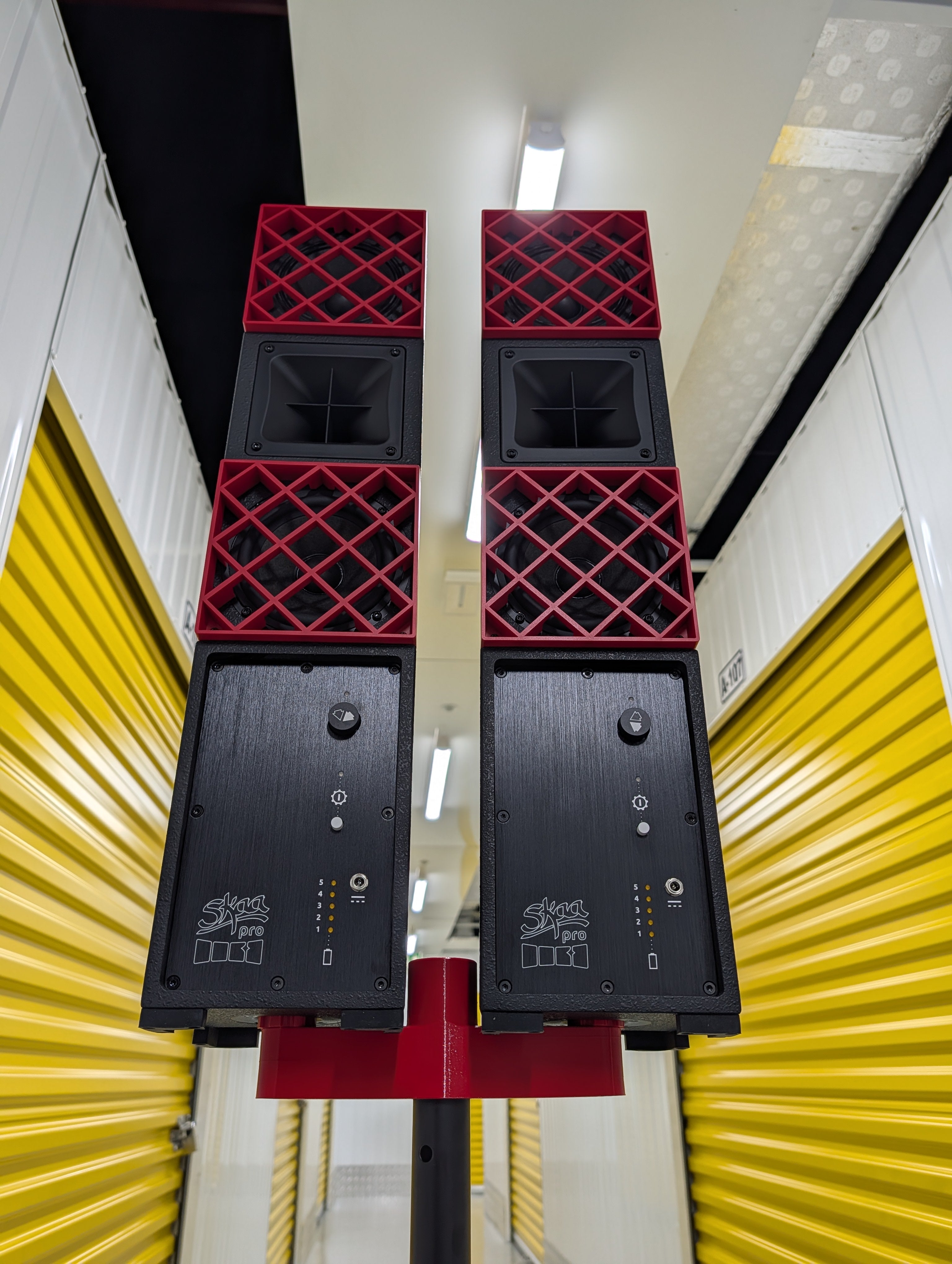 Portable wireless speaker system from the UNURBAN Portable Heroes series
